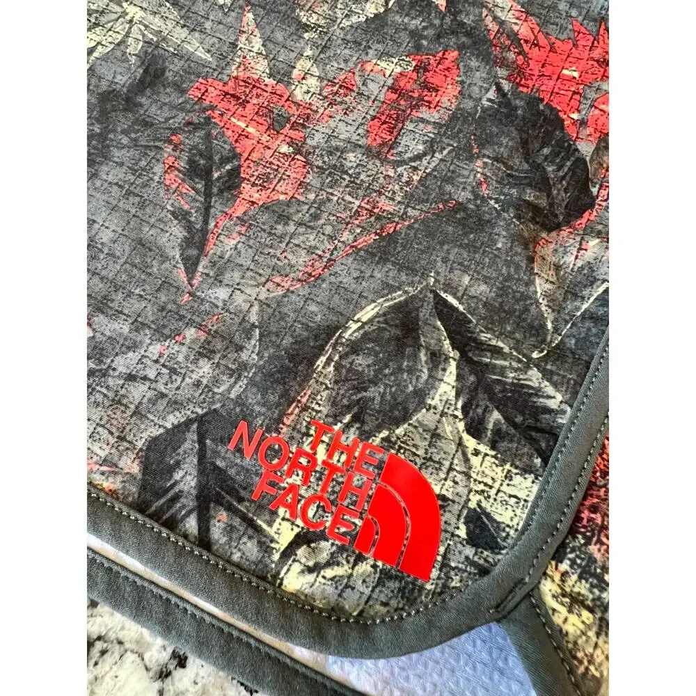 The North Face mens swim trunks shorts size 38 board shorts
